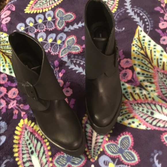 MIISTA NEW IN BOX BLACK BOOTS - Picture 2 of 8